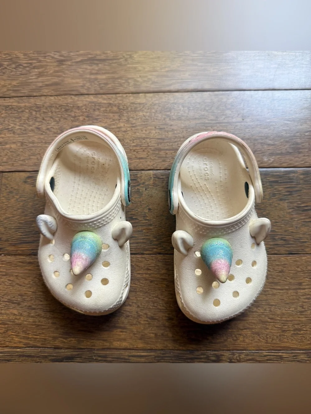 CROCS Kids Unicorn Clog Sandals in White with Rainbow Horns Size 6